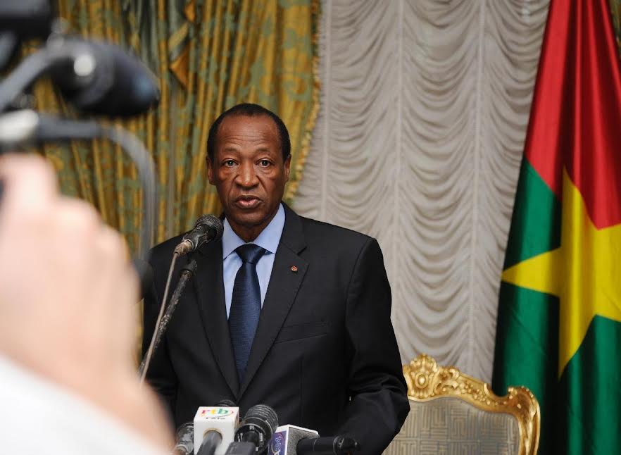 Le président burkinabè Compaoré démissionne et l’armée prend la relève