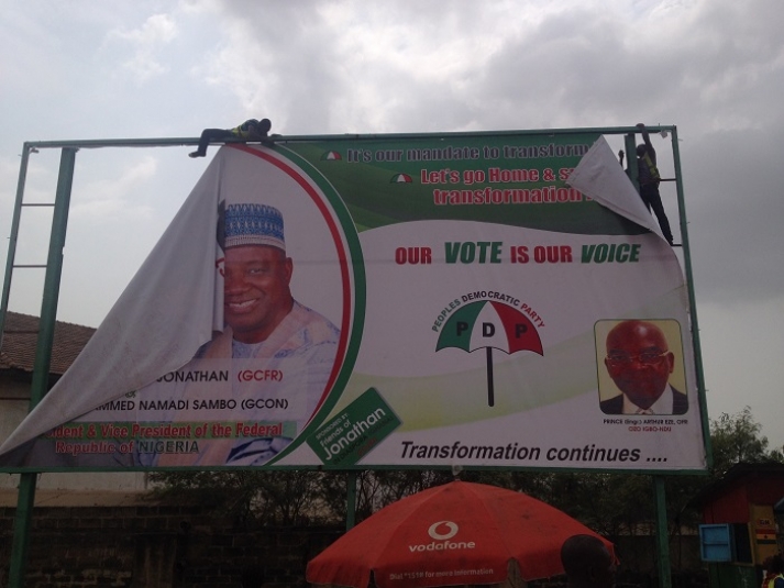 Accra retire les affiches de la campagne électorale nigériane