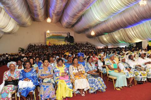 Gabon : Les femmes de PDG appellent à la candidature d’Ali Bongo en 2016