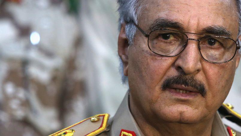 Libye: le général Haftar sollicité par les uns, fustigé par les autres