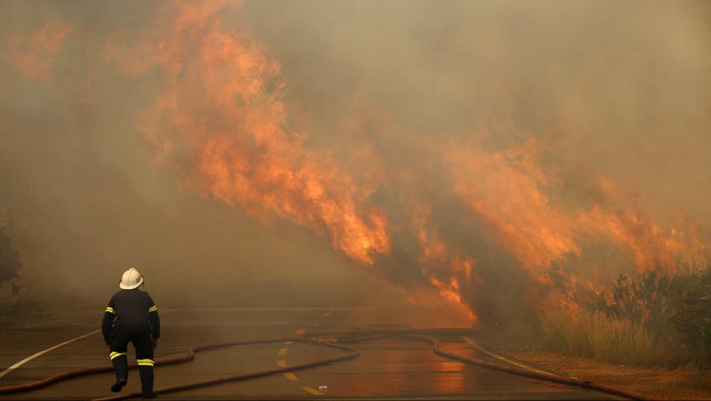 Afrique du Sud Un violent et persistant incendie couvre la célèbre ville du Cap de fumée