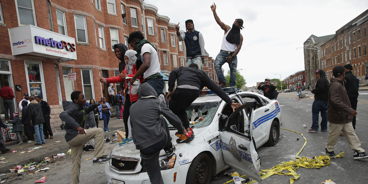 Les émeutes embrasent la ville de Baltimore