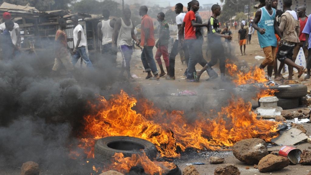 Guinée: Conakry embrasée par des heurts entre policiers et manifestants
