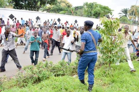 Burundi : Le gouvernement promet de lancer l’armée contre les manifestations de l’opposition   