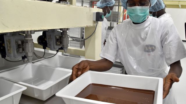 La Côte d’Ivoire inaugure sa propre usine de chocolat