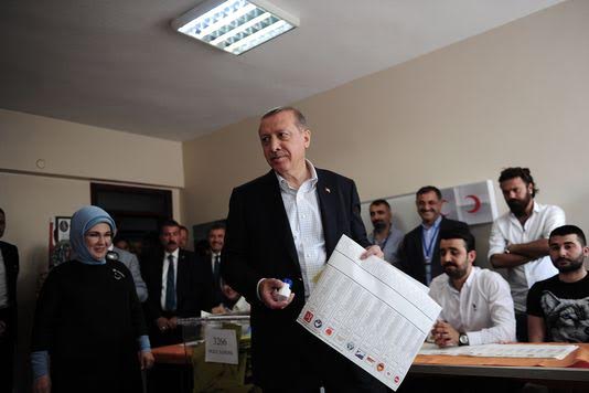 Turquie-Législatives: Erdogan perd sa majorité absolue