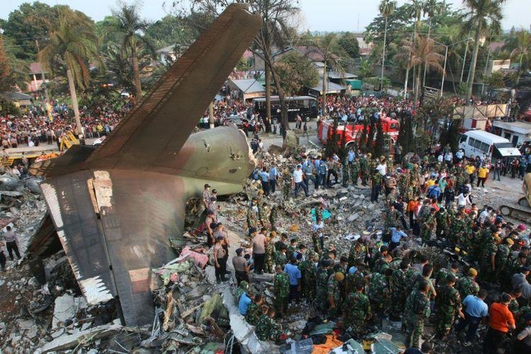 Indonésie : Un avion militaire s’écrase sur une zone habitée