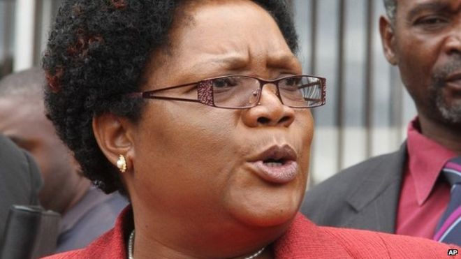 Zimbabwe: Joice Mujuru affronte Mugabe pour 2018