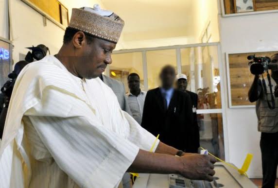 Niger-Présidentielle: Un des candidats retenus, Hama Amadou reste en prison