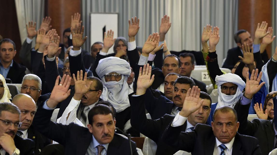 Algérie: critiques contre l’unanimisme ayant abouti à la révision de la constitution