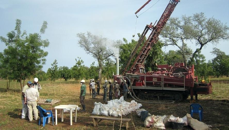 Le gouvernement burkinabè annule 356 permis miniers