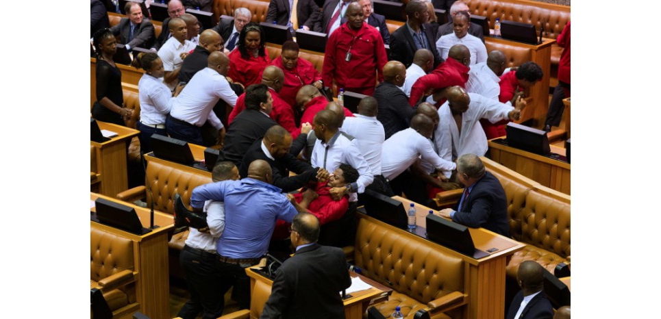 Afrique du Sud : Une bagarre éclate au Parlement