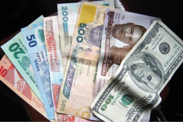 Le Nigeria dévalue le naira face au dollar