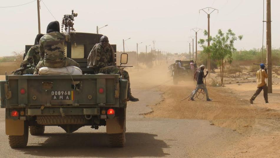 Mali: Assaut de groupes armés contre une caserne militaire à Nampala