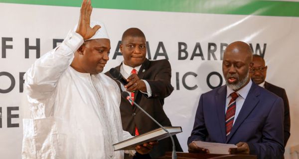 Gambie : Après son investiture à Dakar, Adama Barrow sollicite la loyauté de l’armée