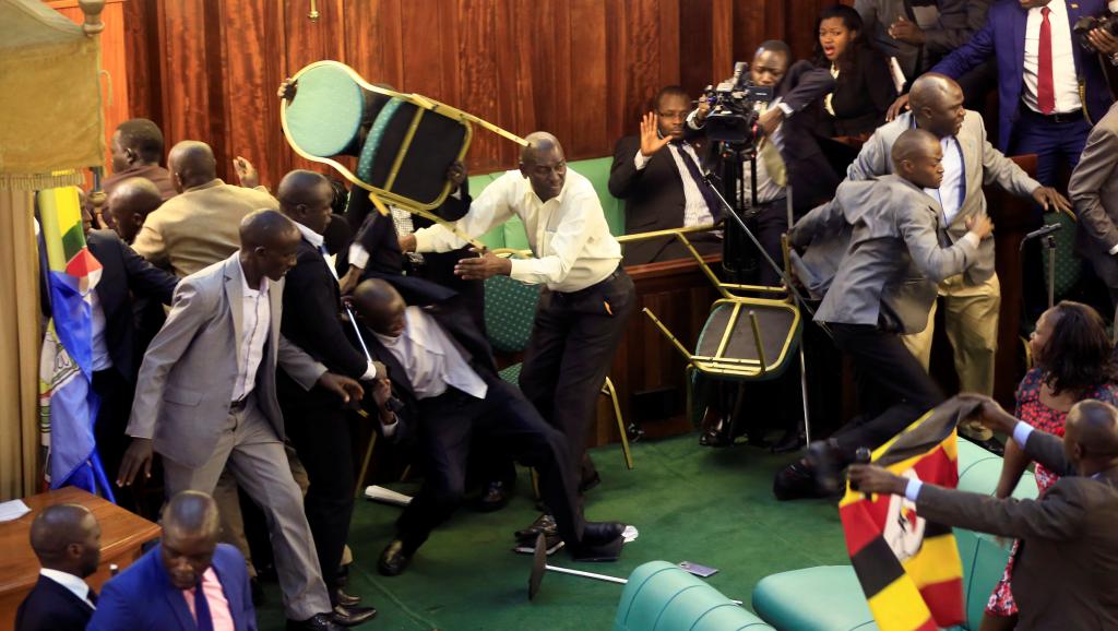 Une nouvelle bagarre au sein du Parlement ougandais