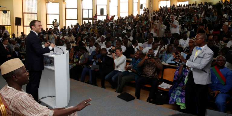 L’opposition burkinabé dénonce la manipulation de la rencontre entre Macron et les étudiants à Ouagadougou