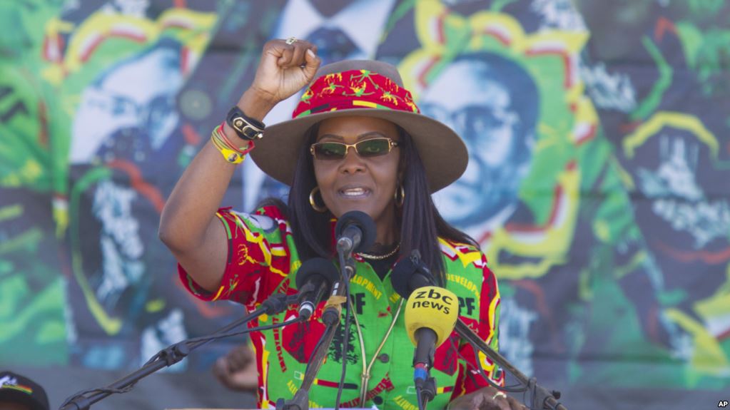 Zimbabwe: le diplôme de doctorat de l’ex-première dame Grace Mugabe de nouveau mise en question