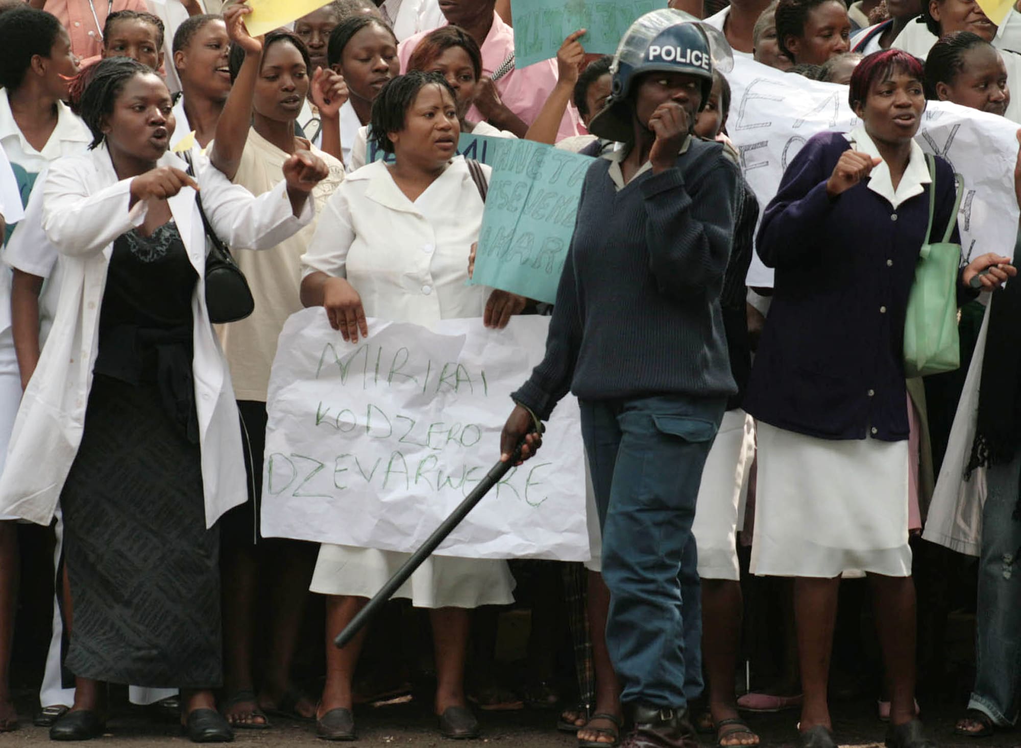 Zimbabwe : le gouvernement annonce le licenciement des milliers d’infirmières grévistes
