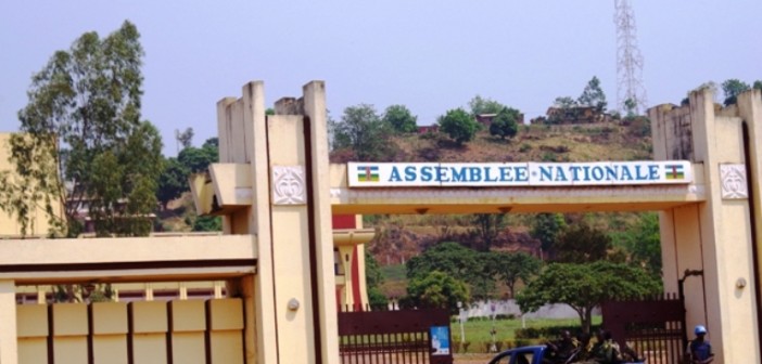 Centrafrique : un député crée la panique en tirant des coups de feu dans l’Assemblée nationale