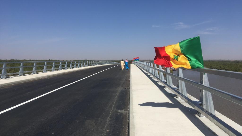 Le Sénégal et la Gambie enfin reliés par le pont sur le fleuve Gambie