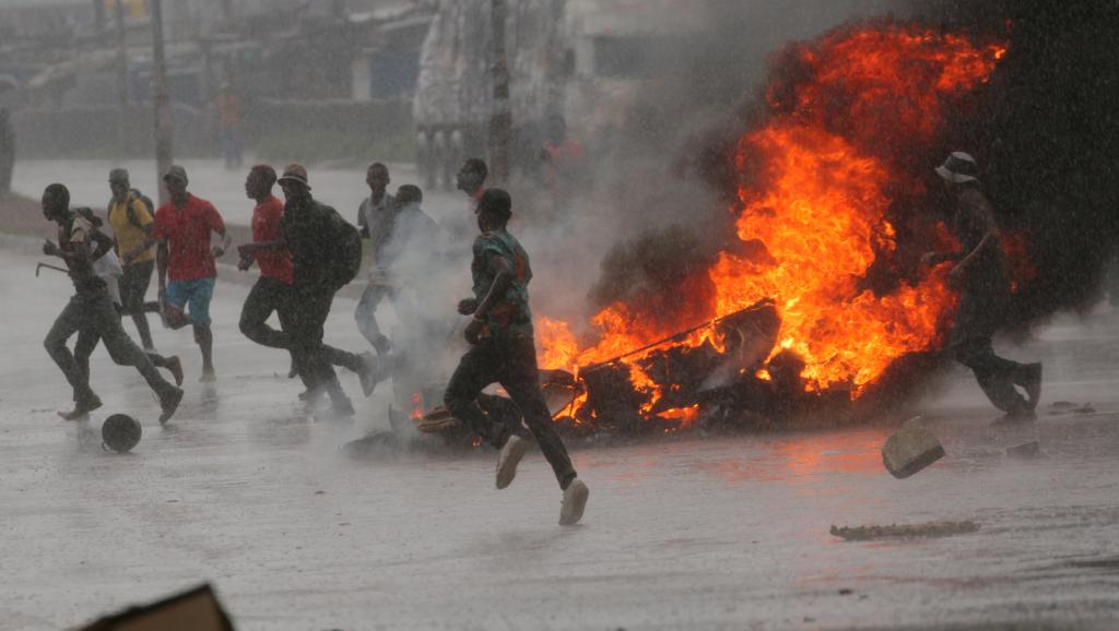 Des violences meurtrières au Zimbabwe après la hausse des prix des carburants