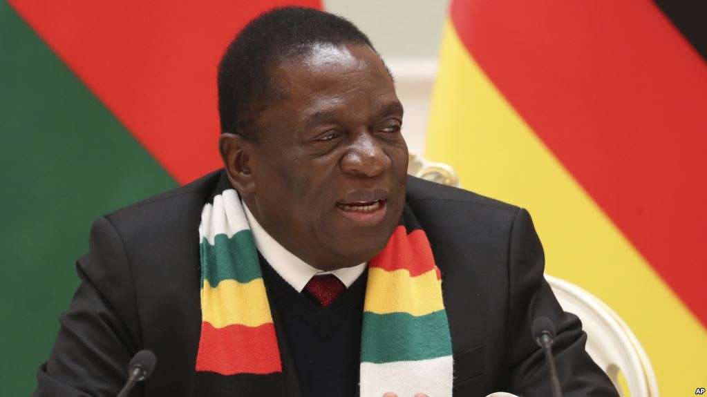 Le président du Zimbabwe appelle à un dialogue national pour résoudre la crise