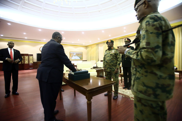 Le nouveau Premier ministre soudanais investi dans ses fonctions