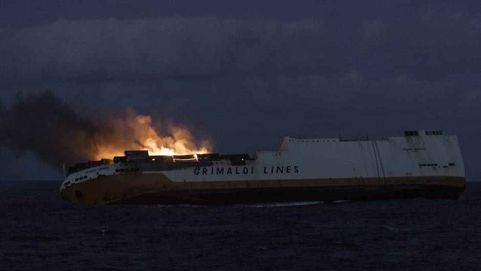 Des risques de pollution des côtes française après le naufrage du navire italien Grande America