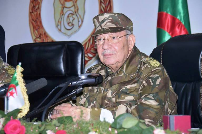 Le chef de l’armée algérienne annonce la fin du règne de Bouteflika