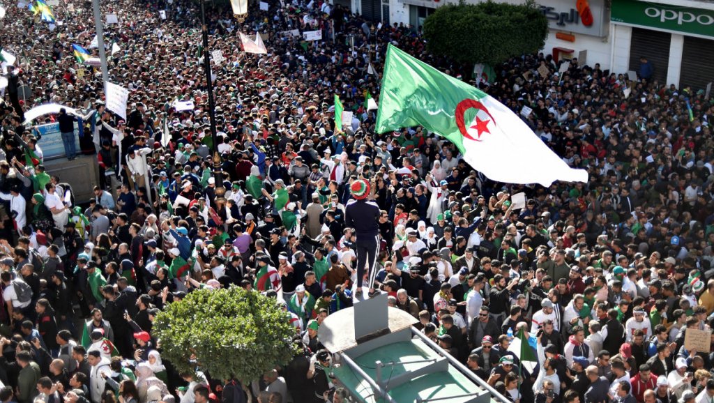 Un cinquième vendredi de manifestations anti-Bouteflika en Algérie