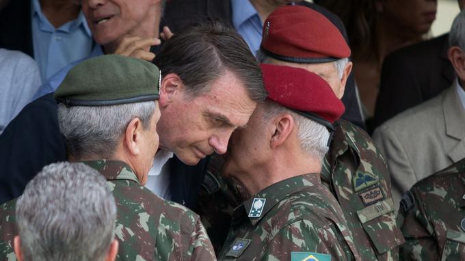 Brésil : Bolsonaro décide la commémoration du putsch militaire de 1964