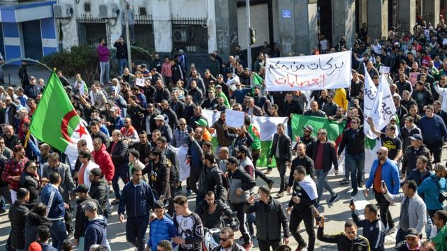 L’Algérie théâtre de nouvelles manifestations massives contre Bouteflika