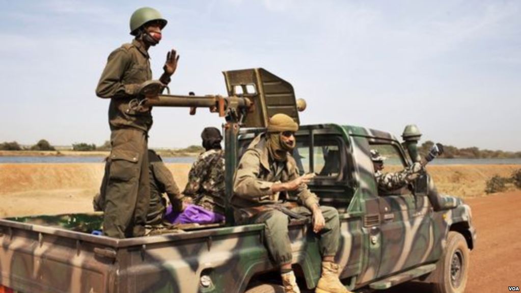 Un camp militaire au centre du Mali  attaqué par un groupe armé