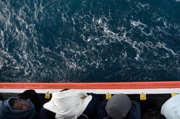 Une embarcation de migrants fait naufrage au large de la Libye