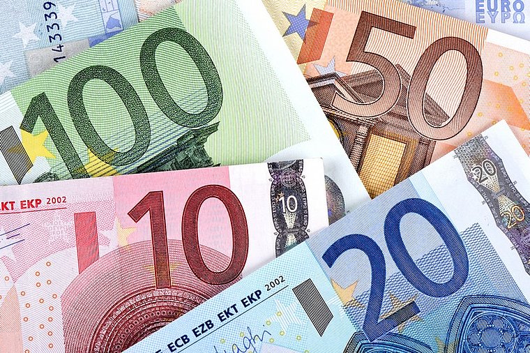 L’Algérie resserre la vis sur les transferts en devises vers l’étranger