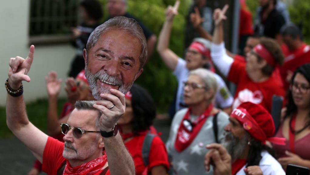 Les sympathisants de l’ex-président brésilien Lula exigent sa libération