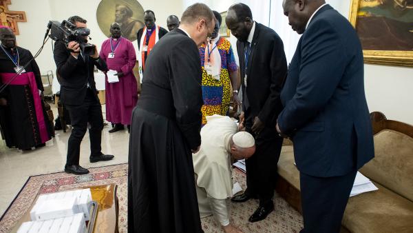 Le pape met les leaders sud-soudanais devant les défis qui les attendent