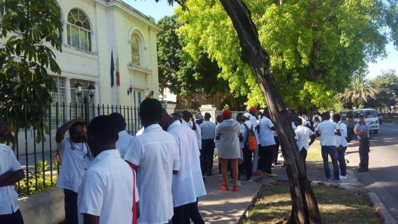 Brazzaville va rapatrier ses étudiants en colère à Cuba