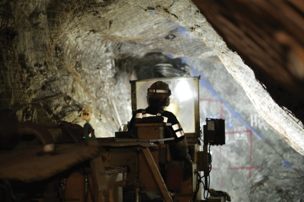 Afrique du Sud : Près de 1.800 travailleurs d’une compagnie minière pris au piège sous terre