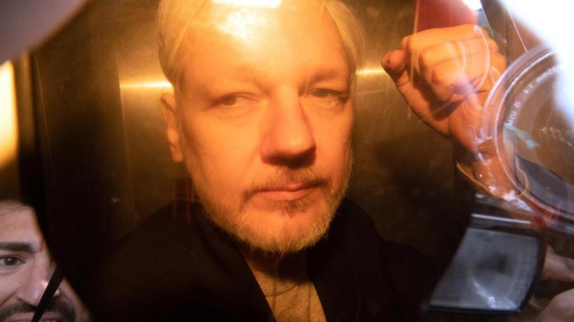 Royaume-Uni : le fondateur de WikiLeaks condamné à près d’un an de prison