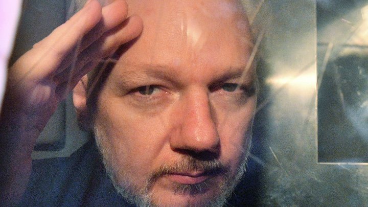 La justice américaine annonce 17 nouveaux chefs d’inculpation contre Julian Assange