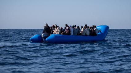 Une embarcation transportant près d’une centaine de clandestins interceptée au large de la Libye