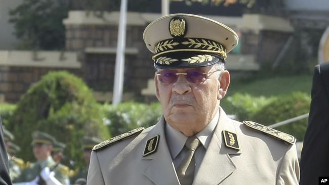 Algérie : le chef de l’armée préconise un dialogue pour sortir de la crise