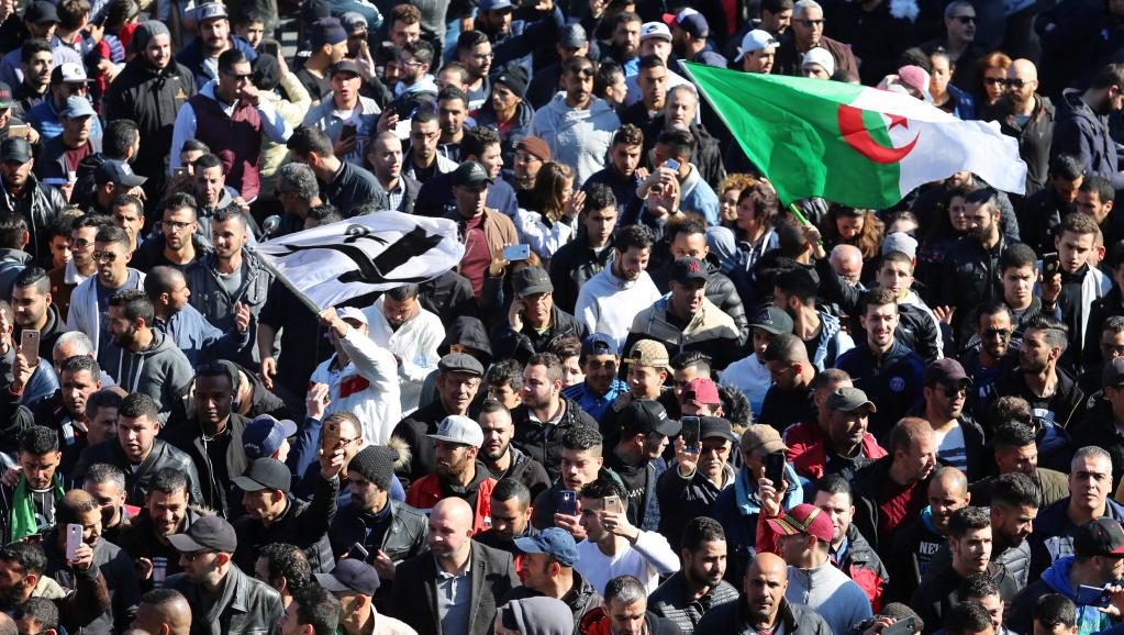 Algérie : la présidentielle reportée pour manque de candidats