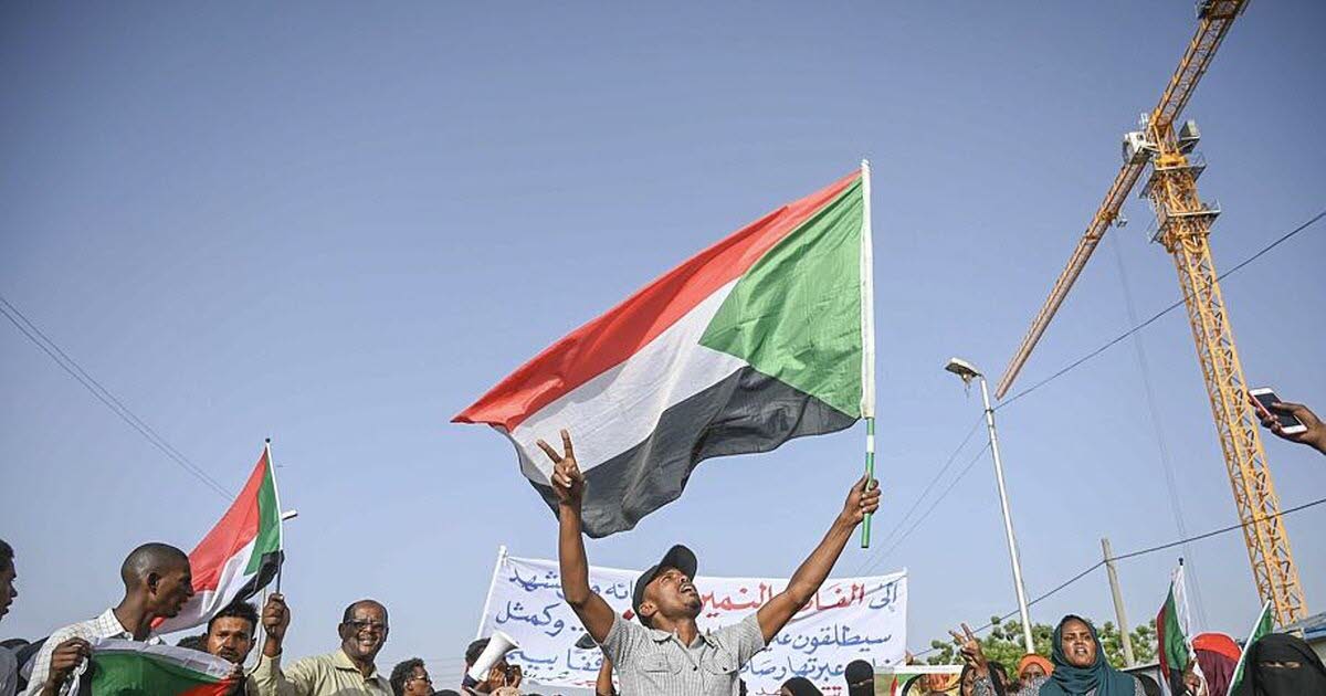 Soudan : Militaires et contestataires civils paraphent un premier accord
