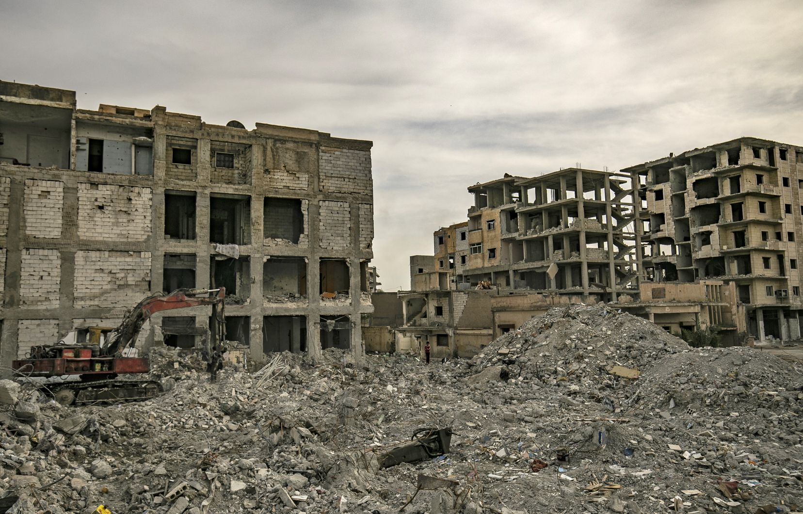 Syrie : environ 200 corps exhumés d’un charnier près de Raqqa