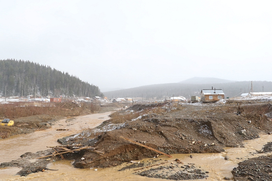Russie : Trois arrestations après la rupture d’un barrage qui a fait au moins quinze morts en Sibérie