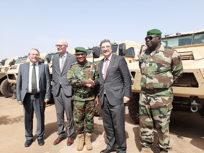 L’UE fournit 13 véhicules blindés à la Force Conjointe du G5 Sahel