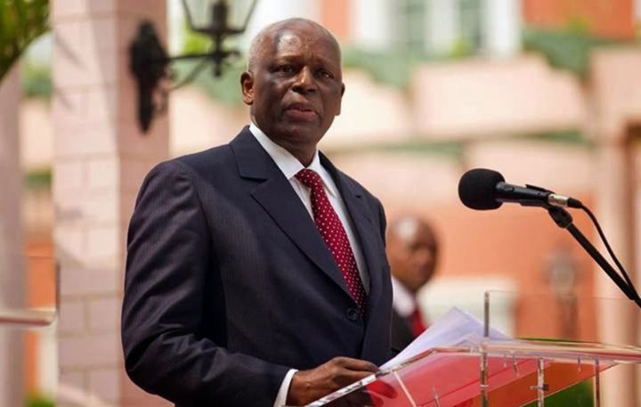 Angola-Justice : L’ex-président dos Santos prend la défense de son fils poursuivi pour malversations